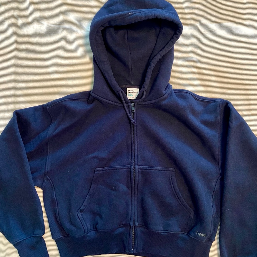 Aritzia TNA boyfriend fit cropped hoodie sz M.